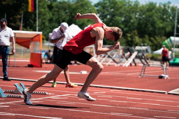 Torben Lillie (VfL Lingen) ueber 100m am 02.07.2022 waehrend den NLV+BLV Leichtathletik-Landesmeisterschaften im Jahnstadion in Goettingen (Tag 1)